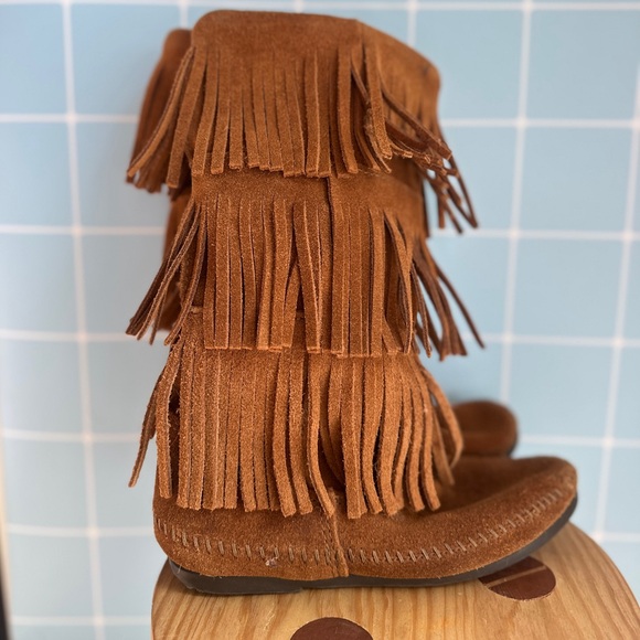 Minnetonka 3 Layer Fringe Suede Boots Size 5 Boho Western - Picture 2 of 6